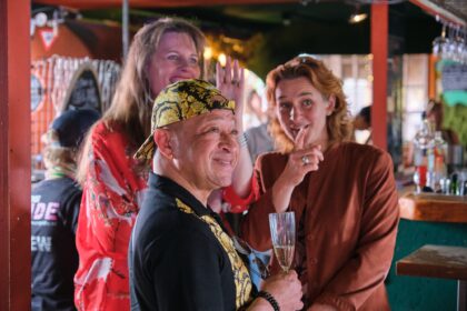 De burgemeester van Alkmaar Anja Schouten en COC NL voorzitter Myrtille Danse